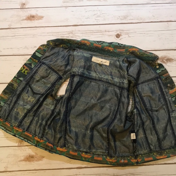 ❤️5/20❤️ With love Aztec  Jean vest size L - Picture 7 of 7